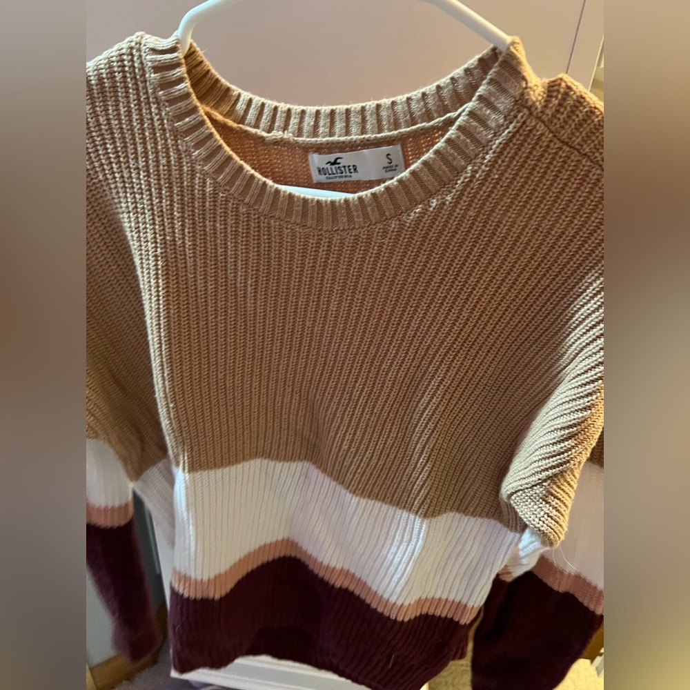 Hollister women’s sweater